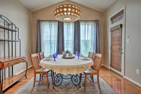 Great for Groups: Bayside Resort Home w/ Patio - Interiör