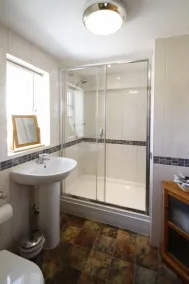 Barker Stakes Farm - Bathroom