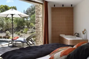 A SPERANZA Suites avec piscine privative chauffée - Vue de la chambre