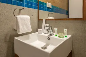 Treebo Premium Corner Stay - Bathroom