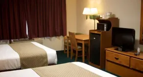 AmericInn by Wyndham Manitowoc - Chambre