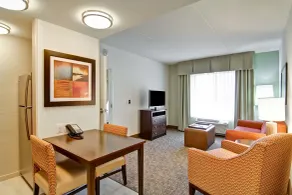 Homewood Suites by Hilton Woodbridge - Chambre