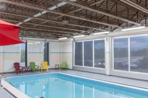 Quality Hotel & Suites - Piscine