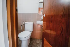RedDoorz Plus near Semanggi - Badeværelse