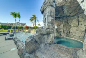 Expansive Riverside Mansion! Luxe, Family Friendly - Interiør