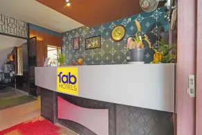 FabHotel Aditya Guest House 3 - Rezeption