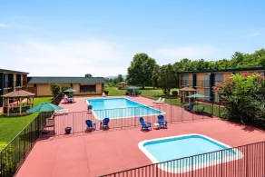 Baymont by Wyndham Salem Roanoke Area - Piscine