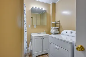 Cozy Home w/ Backyard ~ 3 Mi to Downtown Saginaw! - Salle de bain