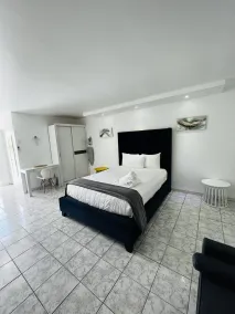 Douglas Highway Hotel - Habitación