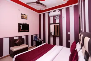 Hotel O Mehfil Hotel - Room