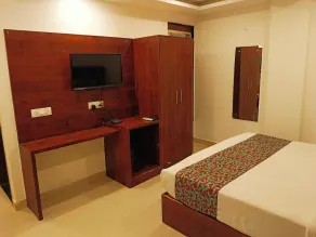 Hotel DSR Caves Near IGI Airport Delhi - Room
