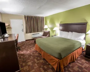 Econo Lodge Biltmore - Room