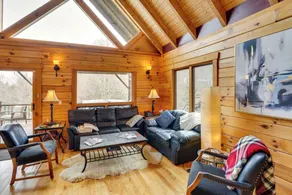 Berkshire Hills Nature Lovers' Log Home Retreat - Interior
