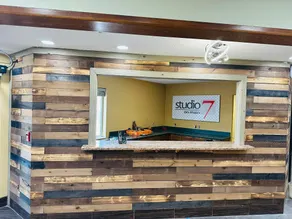 Studio 7 on Main - Reception