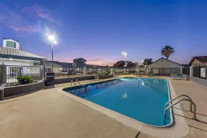 Best Western Regency Inn & Suites - Basseng