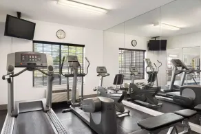 Country Inn & Suites by Radisson, Romeoville - Bolingbrook - Salle de remise en forme