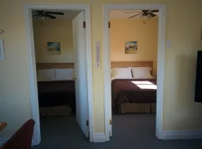 The Pinewood - Adult Getaway by the Lake - Camera