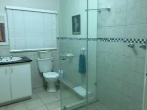 Salt Rock Manor - Bathroom