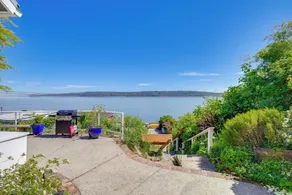 Waterfront Gem w/ 2 Patios on Camano Island - Interior