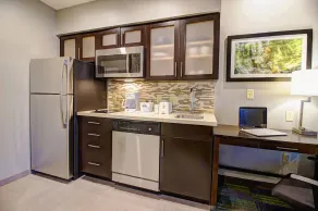 Days Inn & Suites by Wyndham Port Arthur - Chambre