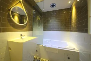 Brooks Hotel Tongyeong - Bathroom