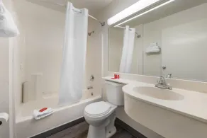 SureStay by Best Western Sacramento South Natomas - Salle de bain