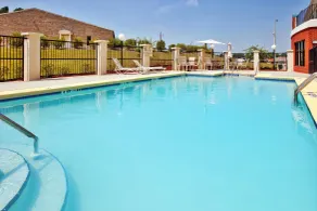 Holiday Inn Express Hotel & Suites Selma by IHG - Piscina
