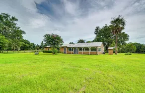 Spacious Micanopy Farmhouse w/ Luxurious Pool! - Interior