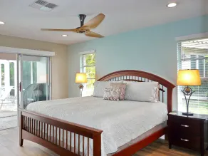 Delightful home with pool and direct boating access - Room