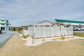 Vintage Surf City Cottage - 132 Steps to Beach! - Intérieur