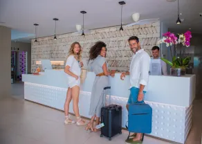 One Ibiza Suites - Réception