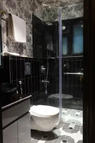 The Saga Hotel Green Park - Baño