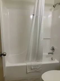 Days Inn by Wyndham Troy IL - Baño