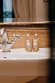 Hotel Pantheon - Bathroom