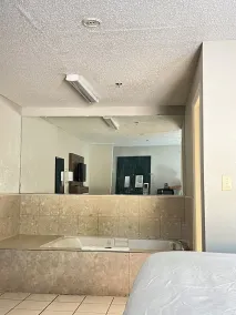 Country Hearth Inn & Suites Augusta - Room