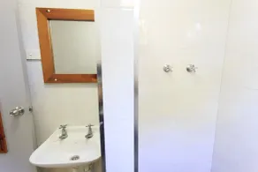 Scotty's Mission Beach - Bathroom