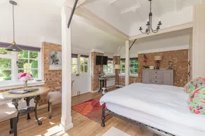 Old Mill Lodge by Huluki Sussex Stays - Room
