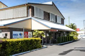 Smart Motels Bert Hinkler Bundaberg - Interior entrance