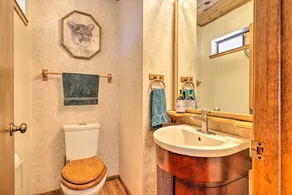 Deck w/ Forest Views: Quiet Twain Harte Cabin! - Interiør
