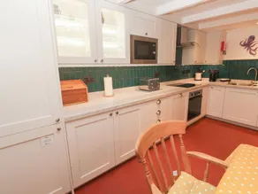 Mural Cottage - Private kitchen
