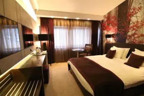 Queen's Hotel - Zebra Centre - Room