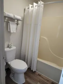 Days Inn by Wyndham Clemson - Salle de bain