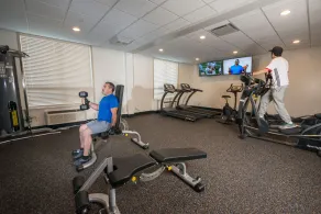 Service Plus Inns and Suites - Salle de remise en forme