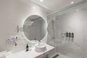 The Hub Urban Hotel - Bathroom