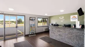 Suburban Studios Portage - Hall