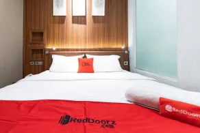 RedDoorz Premium near Centre Point Mall Medan - Room