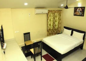 Temple stay - Uma Residency and Guest House - Exterior