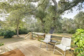 Peaceful Atlantic Cottage w/ Deck & Yard! - Intérieur