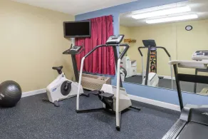 Days Inn & Suites by Wyndham Casey - Fitnessbereich