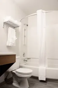 Super 8 by Wyndham Lynnwood - Salle de bain